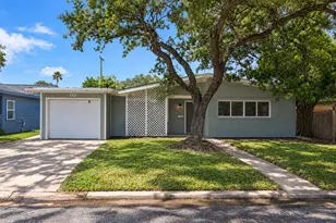 10 Maple Ln, Galveston, TX 77551 - Photo 21
