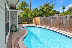 10 Maple Ln, Galveston, TX 77551 - Photo 19