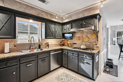 5618 Green Springs Drive, Houston, TX 77066 - Photo 15