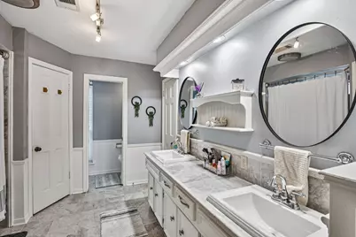 5618 Green Springs Drive, Houston, TX 77066 - Photo 19