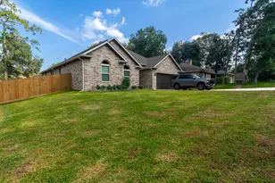 1460 River Oaks Dr, Huntsville, TX 77340 - Photo 1