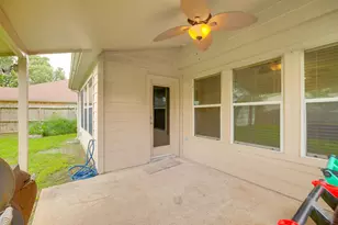 8019 Berkely Ct, Baytown, TX 77521 - Photo 3