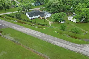 549 E New York St, Brazoria, TX 77422 - Photo 31