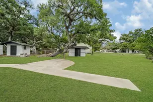 549 E New York St, Brazoria, TX 77422 - Photo 21