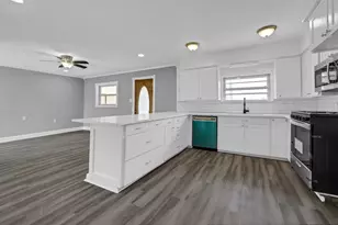 549 E New York St, Brazoria, TX 77422 - Photo 3