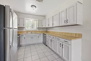 3202 Forestwood Dr, Bryan, TX 77801 - Photo 5