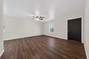 506 Oklahoma Ave, Bacliff, TX 77518 - Photo 7