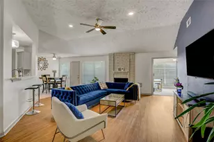 13710 Wood River Dr, Houston, TX 77085 - Photo 3