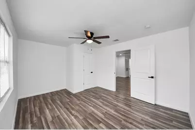 207 E Defee Avenue, Baytown, TX 77520 - Photo 23