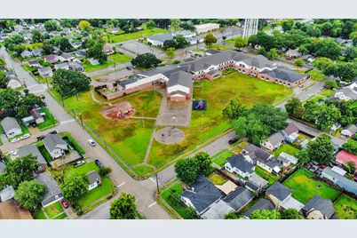 207 E Defee Avenue, Baytown, TX 77520 - Photo 33