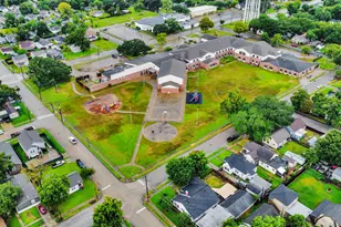 207 E Defee Ave, Baytown, TX 77520 - Photo 33