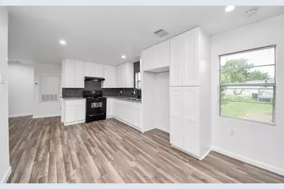 207 E Defee Avenue, Baytown, TX 77520 - Photo 17