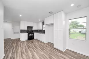 207 E Defee Ave, Baytown, TX 77520 - Photo 17