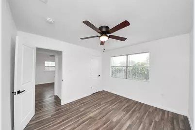 207 E Defee Avenue, Baytown, TX 77520 - Photo 27