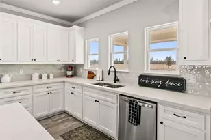 537 Chuckwagon Trail, Angleton, TX 77515 - Photo 9