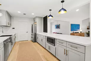 10718 Longmont Dr, Houston, TX 77042 - Photo 13