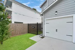 3019 Elysian St, Houston, TX 77009 - Photo 3