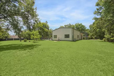 1425 Oak Hollow Drive, Dickinson, TX 77539 - Photo 25