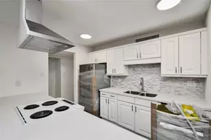 16210 Lazy Ridge Rd, Houston, TX 77053 - Photo 7