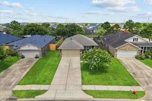 845 Indigo Springs Ln, La Marque, TX 77568 - Photo 5