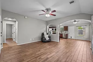 845 Indigo Springs Ln, La Marque, TX 77568 - Photo 9
