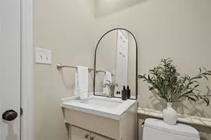 1723 Nantucket Dr, Houston, TX 77057 - Photo 9