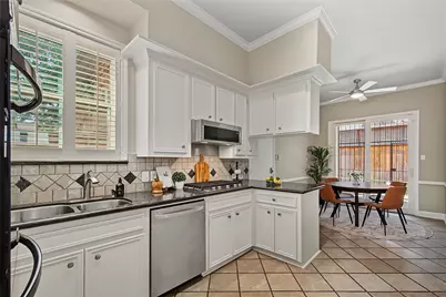 1723 Nantucket Drive, Houston, TX 77057 - Photo 13