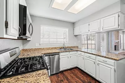 134 E Pathfinders Circle, The Woodlands, TX 77381 - Photo 19