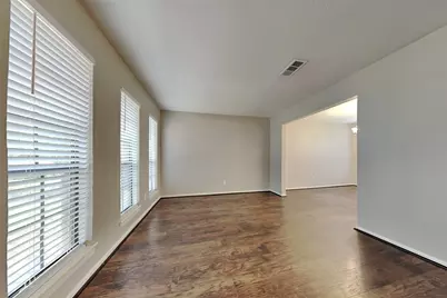 134 E Pathfinders Circle, The Woodlands, TX 77381 - Photo 5