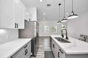 318 Neyland St, Houston, TX 77022 - Photo 5