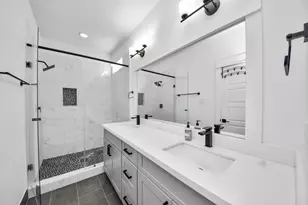 318 Neyland St, Houston, TX 77022 - Photo 29