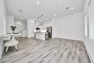 318 Neyland St, Houston, TX 77022 - Photo 9