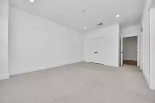 318 Neyland St, Houston, TX 77022 - Photo 11