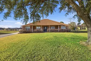 510 Country Ln, Bridge City, TX 77611 - Photo 1