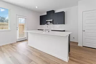 7710 Inwood Grv Ln, Houston, TX 77088 - Photo 9