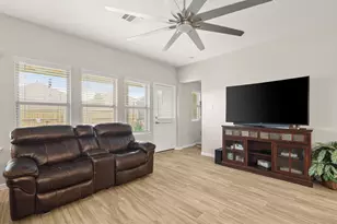 725 Yellow Birch Ln, Conroe, TX 77304 - Photo 13