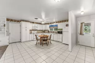 1207 21st St, Huntsville, TX 77340 - Photo 7