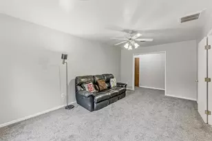 1207 21st St, Huntsville, TX 77340 - Photo 3
