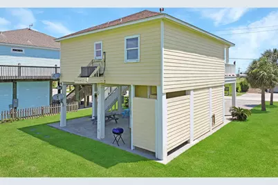 933 Westview, Crystal Beach, TX 77650 - Photo 15