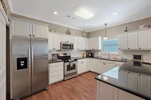 933 Westview, Crystal Beach, TX 77650 - Photo 23