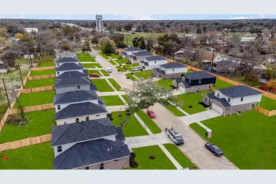 401 Magnolia Street, Richwood, TX 77531 - Photo 3