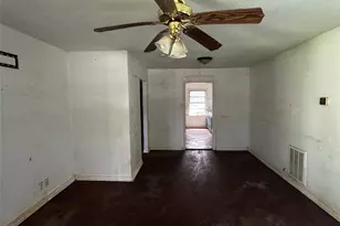 1402 Melody Dr, La Marque, TX 77568 - Photo 3