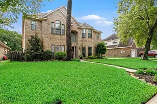 4512 Park Shadow Dr, Baytown, TX 77521 - Photo 3