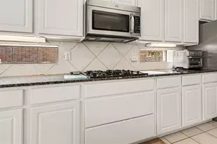 4512 Park Shadow Dr, Baytown, TX 77521 - Photo 9