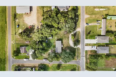 718 Main Street, Anahuac, TX 77514 - Photo 15