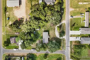 718 Main St, Anahuac, TX 77514 - Photo 15