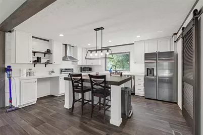 718 Main Street, Anahuac, TX 77514 - Photo 3