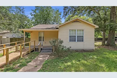 103 N Texas Street, Madisonville, TX 77864 - Photo 1