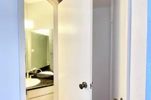 7575 Cambridge St, Houston, TX 77054 - Photo 9