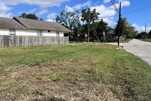 809 W Hedrick St, Houston, TX 77011 - Photo 1